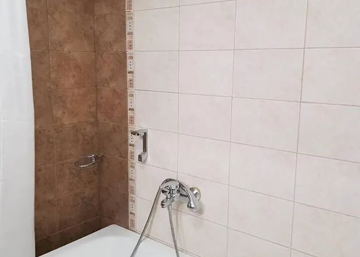 Dream 207 - Sleeps 4 *